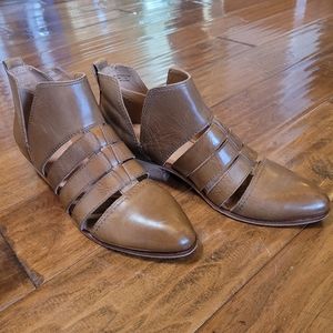 Frye & Co. Cut Out Brown Pointy Toe Booties Sz 8M